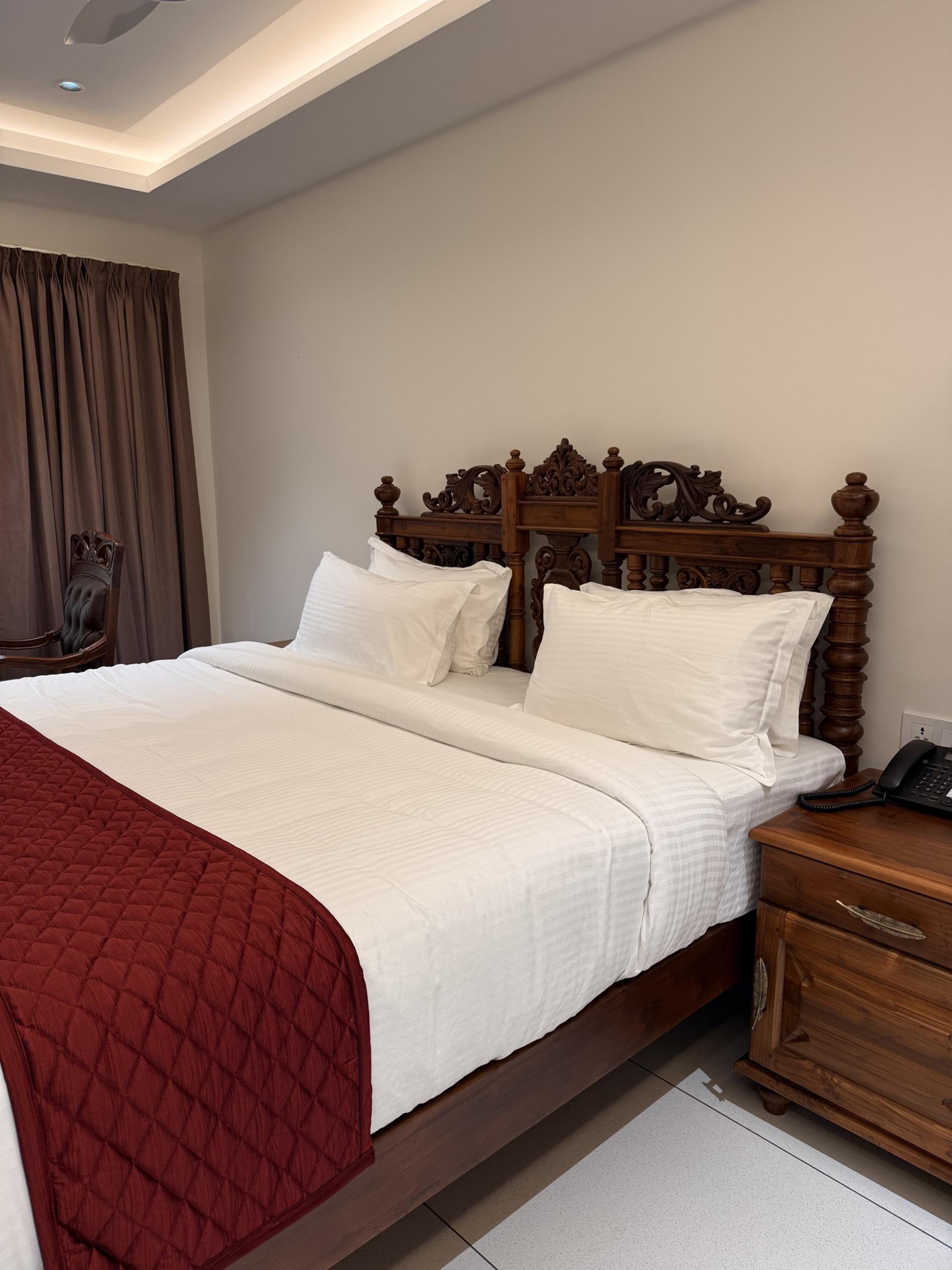 Deluxe Room bed detail